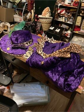 Fun World velvet Big Daddy Pimp cosplay/costume